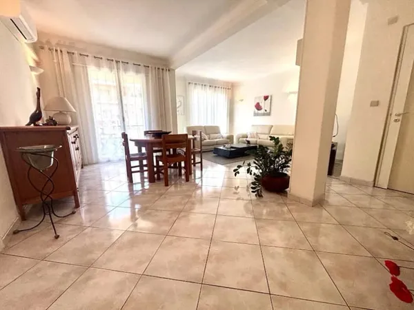 Appartement 3 pièces 82 m²