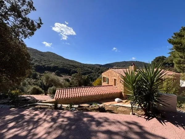 SARTÈNE - AUTHENTIQUE VILLA ESPRIT BERGERIE SUR UN BEAU TERRAIN DE 2360M2 - CALME ABSOLU