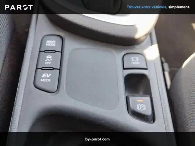 Toyota Yaris 116h dynamic my22 — photo 18