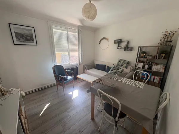 Appartement 2 pièces à vendre à Angers - Bon état, calme et proche écoles