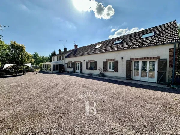 Vends propriété - 304.3m² - 11 pièces, 5 chambres - Bray-Saint-Aignan 45460