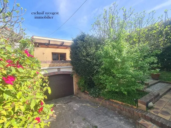 Maison de plain-pied 9 pièces 235 m²