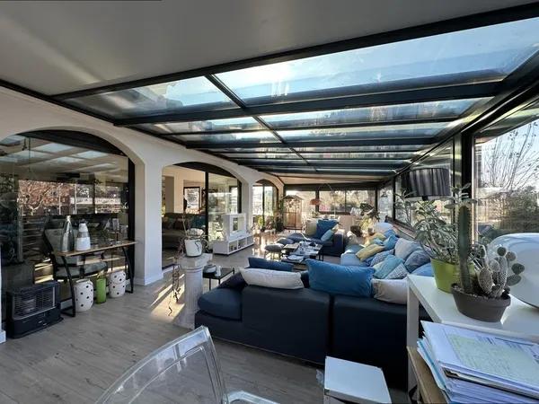 Valergues exclu: Magnifique T6 avec terrasse , piscine et garage