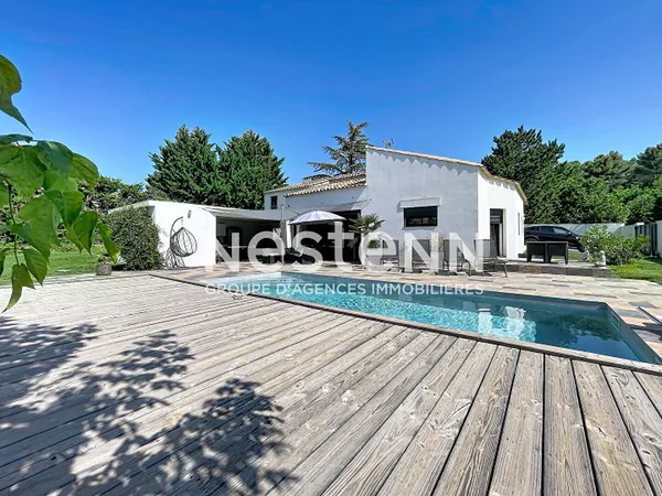 Villa rénovée de 160m2 habitables, 5 pièces, 3 chambres dont 1 de plain-pied, piscine 4x8m, terrain 