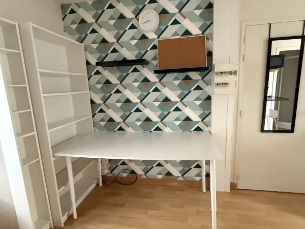 Loue studio 22m2 meublé quartier Canclaux libre de suite proche commerces et bus