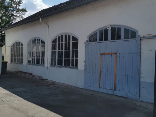 Local stockage 180 m2