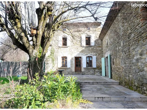 Propriété 7 pièces 173 m²