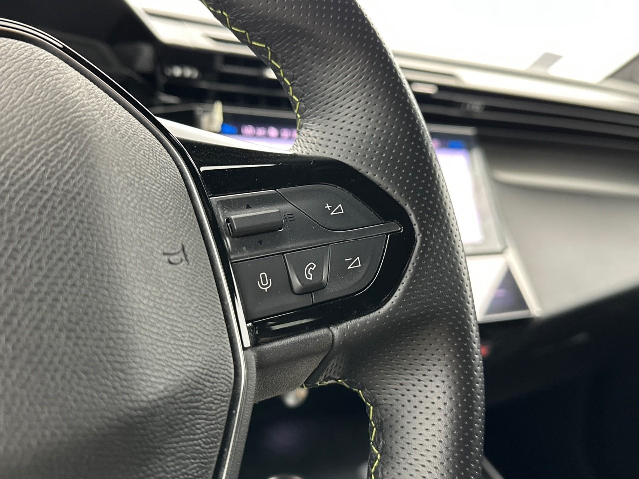 Peugeot 308 sw phev 180 e-eat8 gt — photo 19