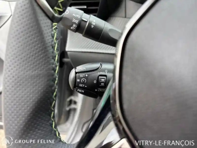Peugeot 208 e- 156ch 54 kwh gt — photo 12