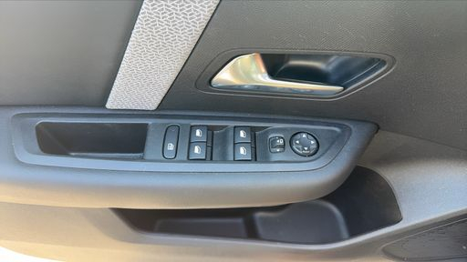 Citroen C4 1.5 BlueHDi 130 EAT8 - Max – 2024 – 26100 km – Diesel – Boîte Automatique — photo 7