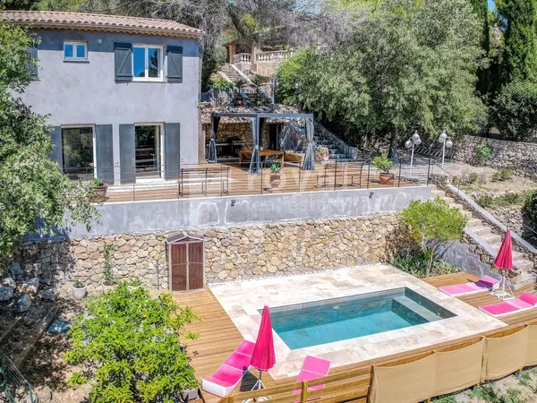 Villa au calme avec piscine