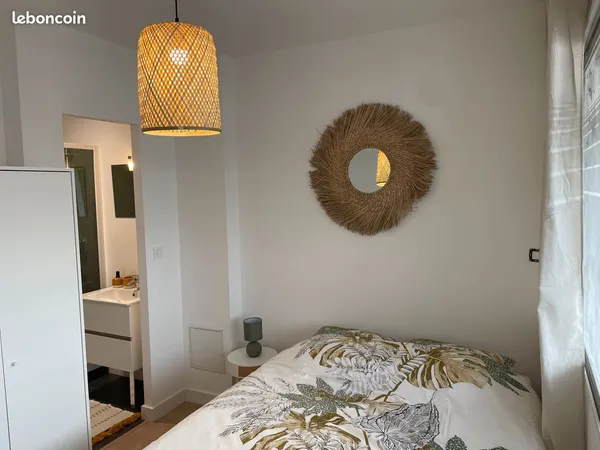 Chambre meublée avec bureau et salle d'eau privative - Disponible immédiatement - Saint-Brieuc centr