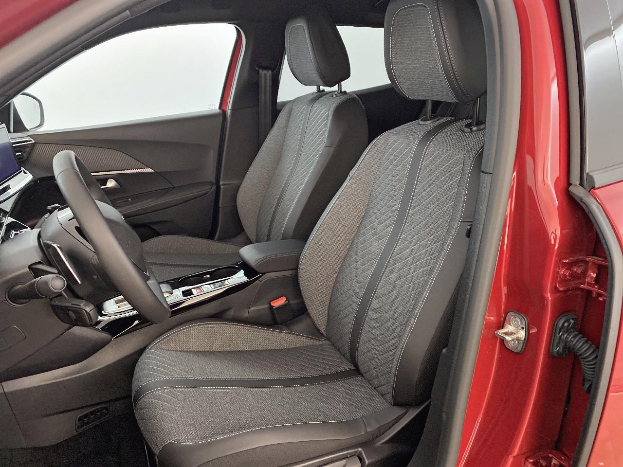 Peugeot 2008 hybrid 145 ch e-dcs6 allure — photo 9