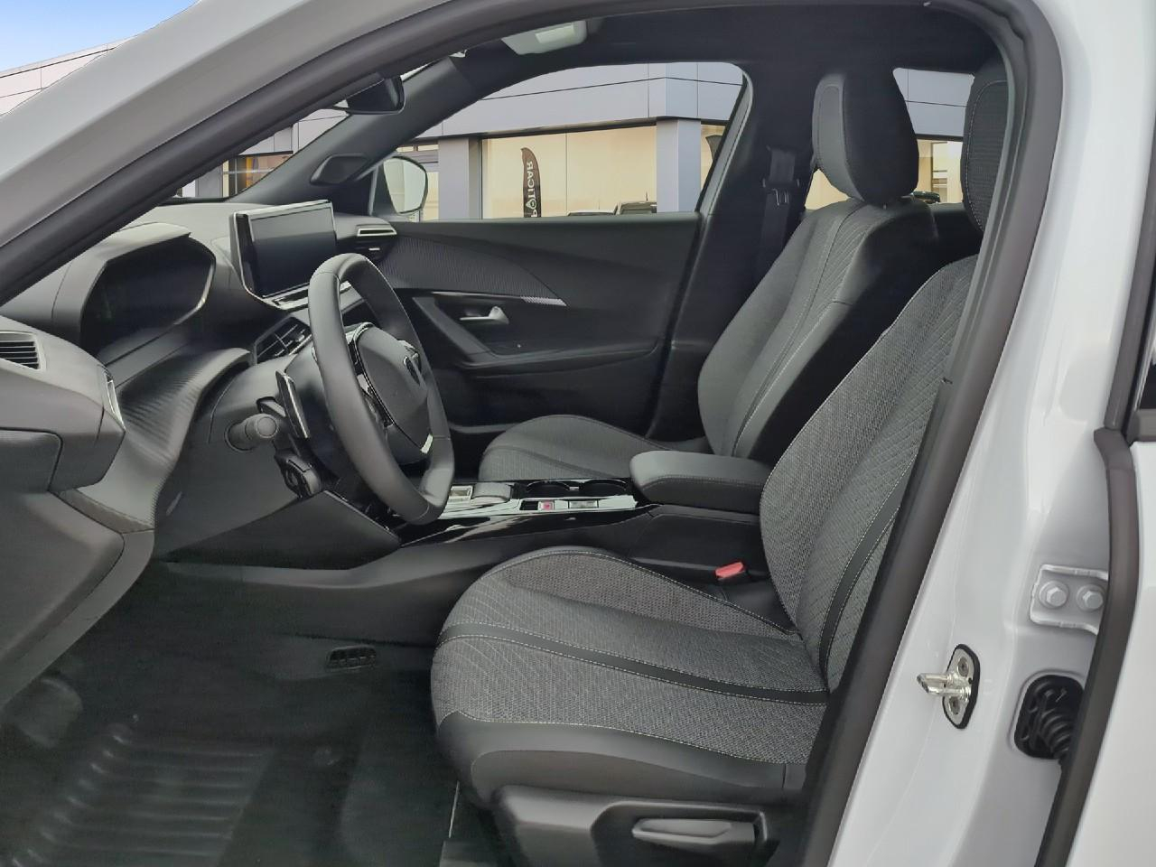 Peugeot 2008 hybrid 145 e-dcs6 allure — photo 9