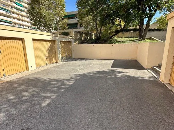 Garage, box fermé