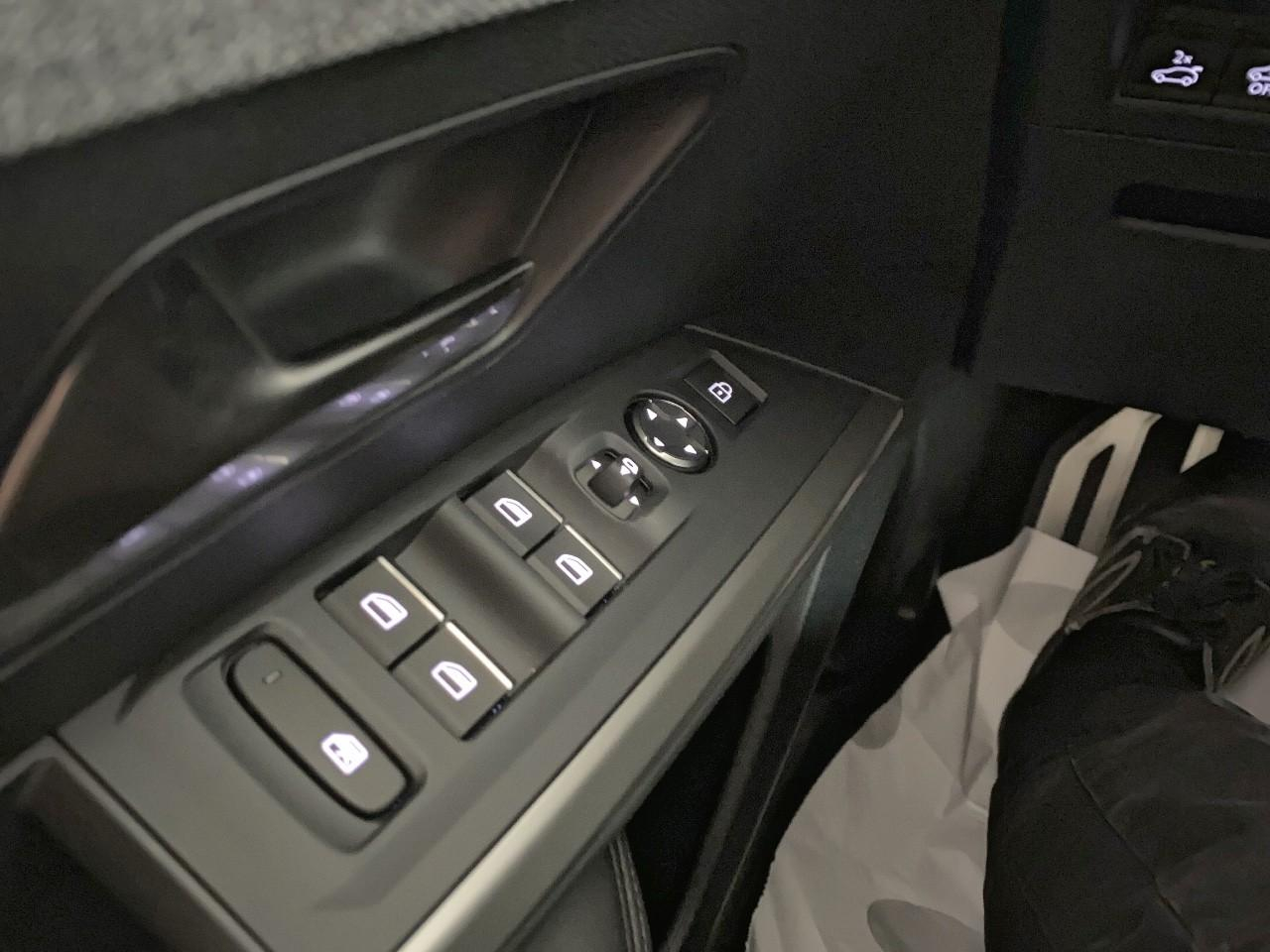 Peugeot 3008 hybrid 145 e-dcs6 gt — photo 20
