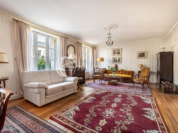 Appartement 111m2, T5, avec terrasse en hyper-center de Limo