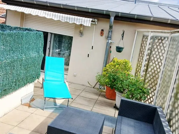 Appartement F3 coup de coeur avec terrasse, box et parking