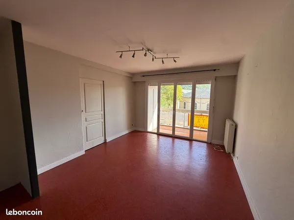 Loue T2 Centre Ville 1er Etage + Terrasse