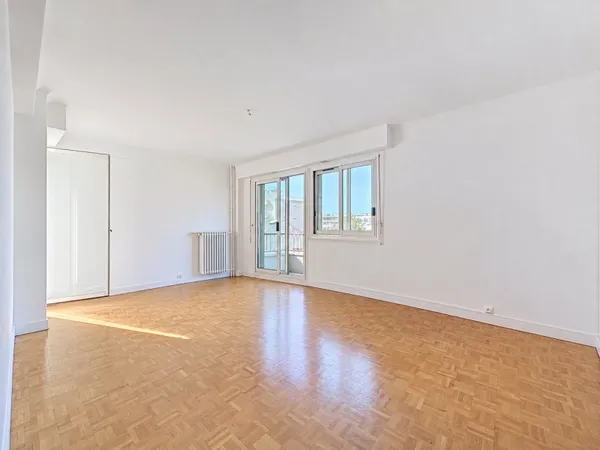 Vends vaste appartement 3 pièces, 2 chambres Bd de Strasbourg / Gallienin Nogent sur Marne