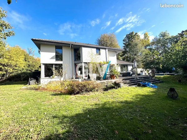Maison 7 pièces 220 m²
