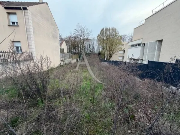 Terrain constructible 803 m²