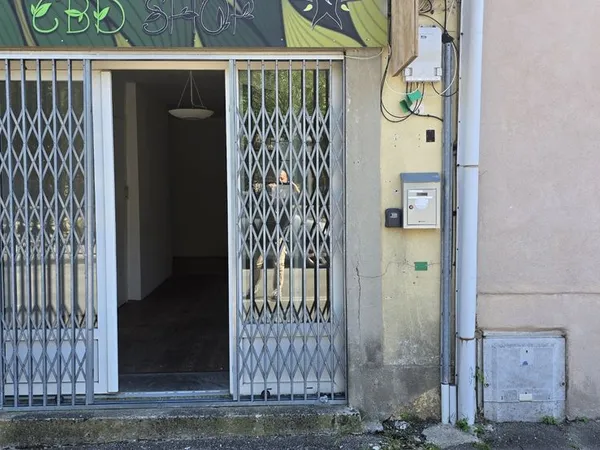 Local commercial 32 m² Saint-Saturnin-lès-Avignon