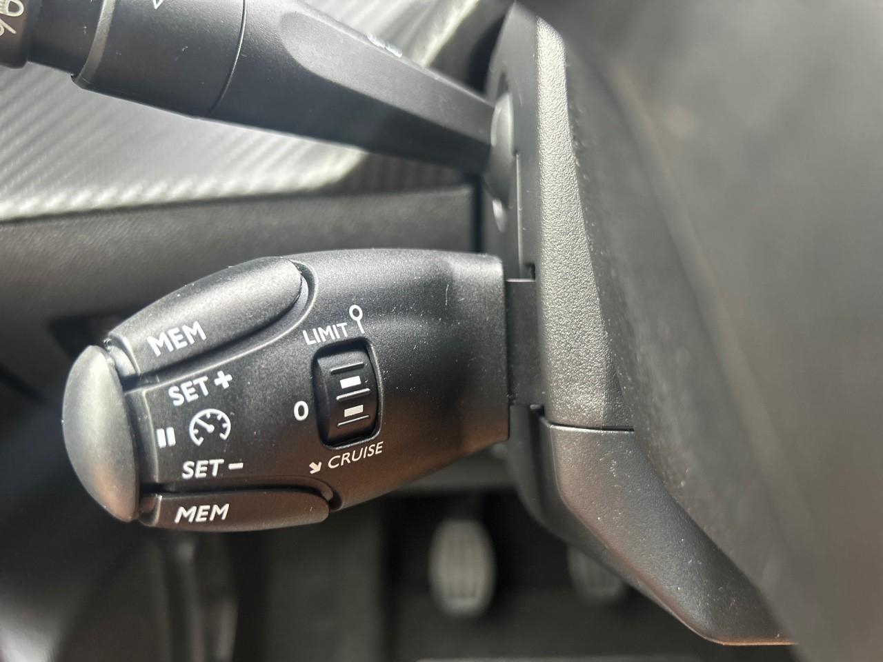 Peugeot 208 1.5 bluehdi 100 premium — photo 18