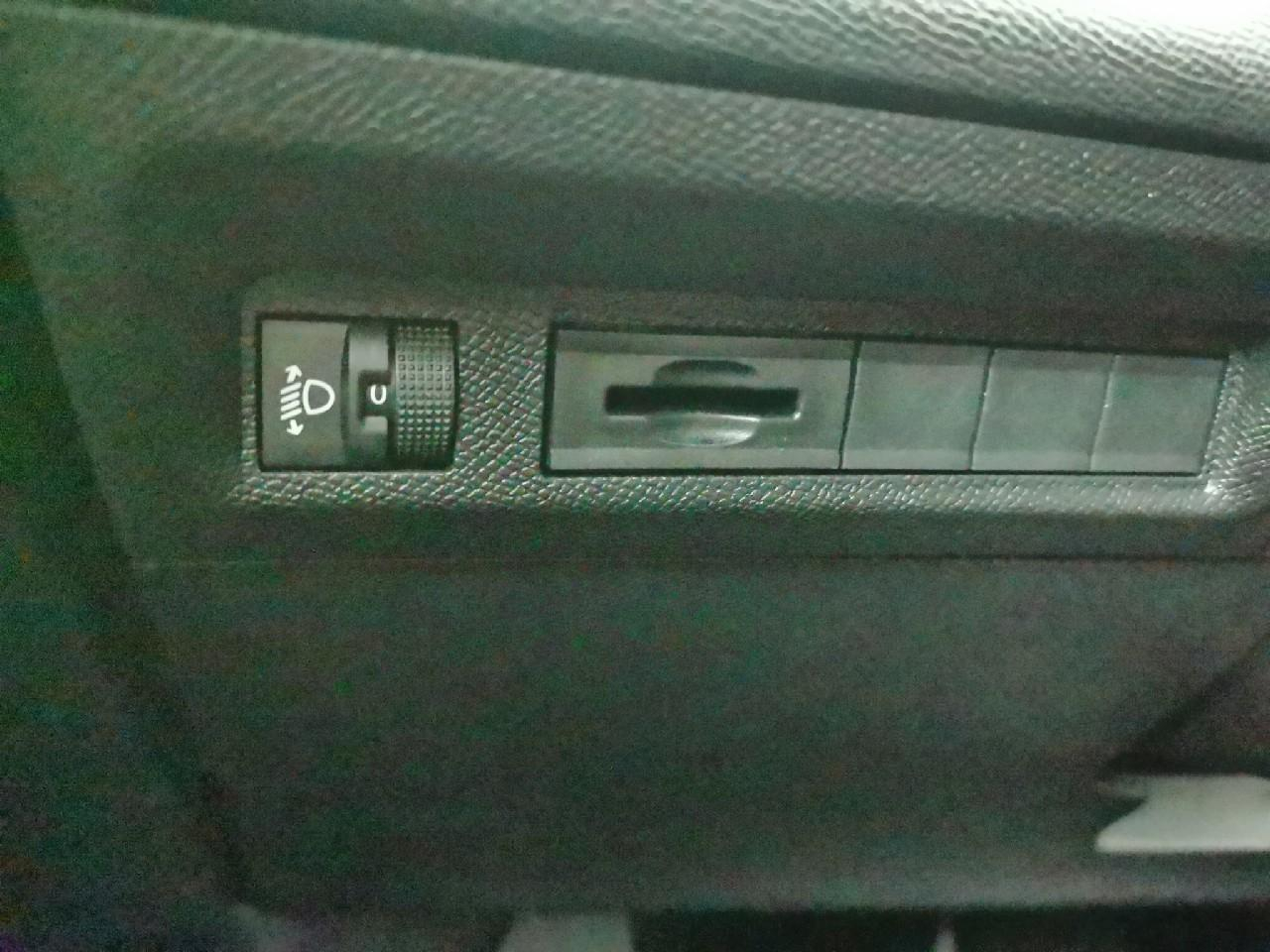 Peugeot 308 hybrid 145 e-dcs6 style — photo 27