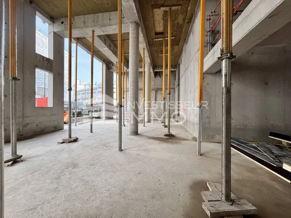 Local commercial 2350 m²