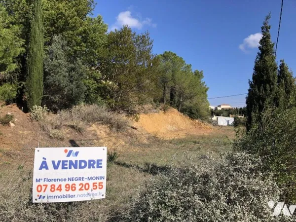 Terrain 825 m²