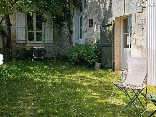 Vente maison de charme et son lavoir près de Richelieu