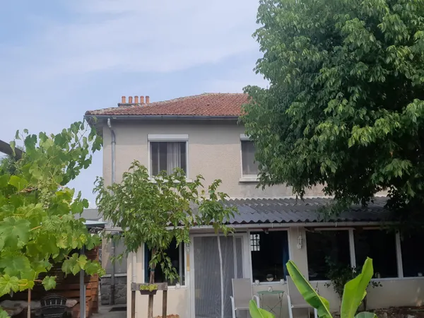 MAISON RENOVEE CLASSEE C 4 CHAMBRES VERANDA POMPE A CHALEUR