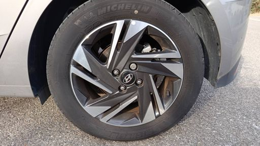 Hyundai i20 1.0 T-GDi MHEV 100 - Intuitive – 2022 – 27888 km – Hybride essence – Boîte Manuelle — photo 9
