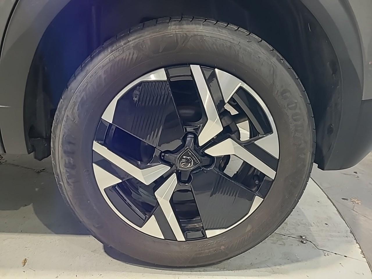 Peugeot 2008 hybrid 145 ch e-dcs6 allure — photo 16