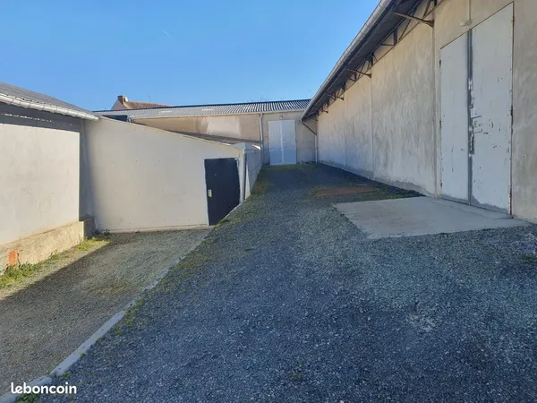 Investissement, bâtiment locatif 1 700 m² multi-locataires