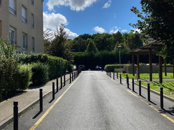 Place de parking extérieur dans copropriété - Rue du Tir