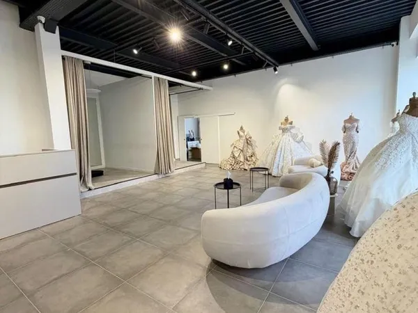 Local commercial 140 m²
