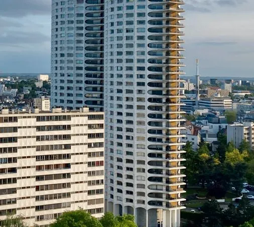 Horizons 10e étage - T2 41 m² vue centre historique - parking couvert + cave - sans frais d'agence