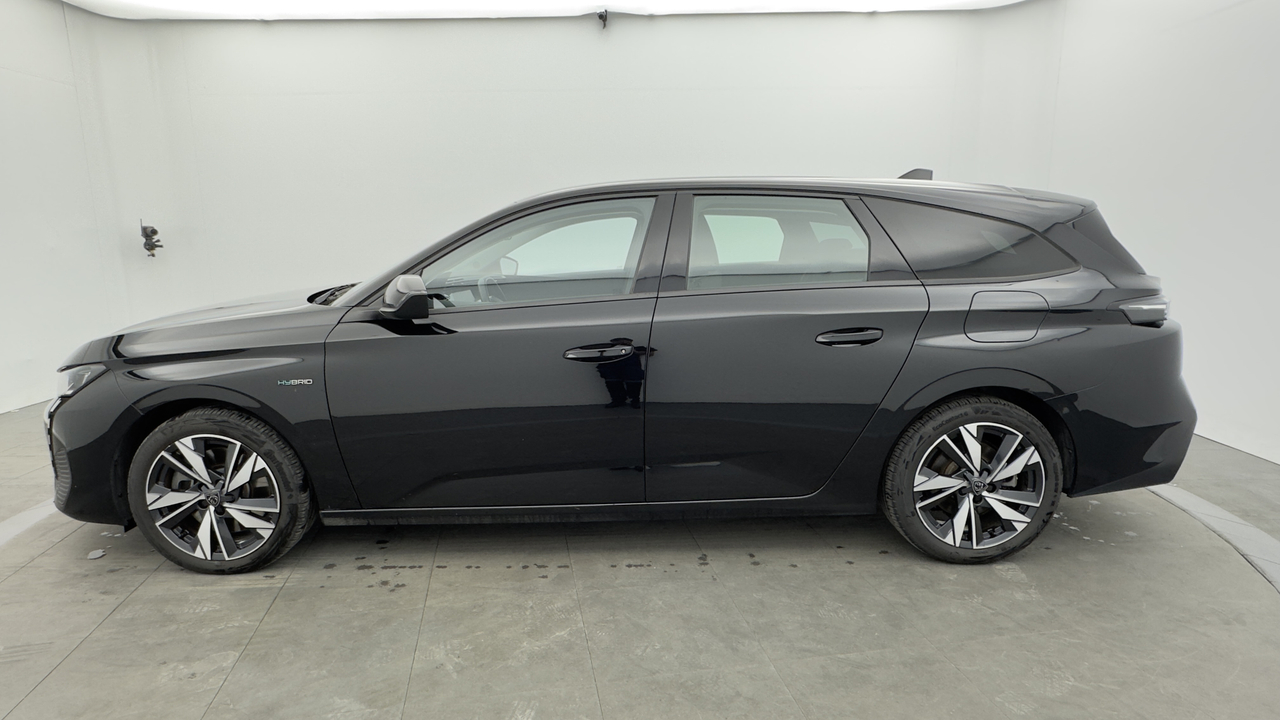 Peugeot 308 SW PHEV 180 e-EAT8 — photo 2