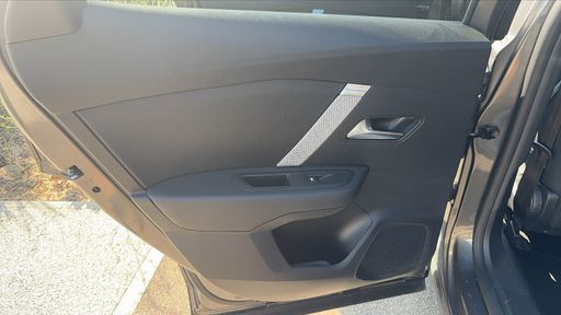 Citroen C4 1.5 BlueHDi 130 EAT8 - Max – 2024 – 26100 km – Diesel – Boîte Automatique — photo 24
