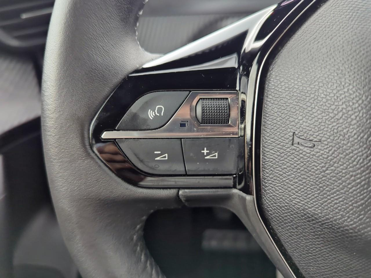Peugeot 2008 puretech 100 s&s bvm6 allure — photo 19