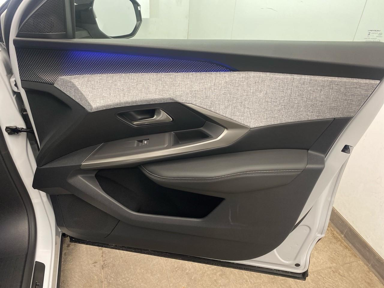 Peugeot 3008 hybrid 145 e-dcs6 gt — photo 26