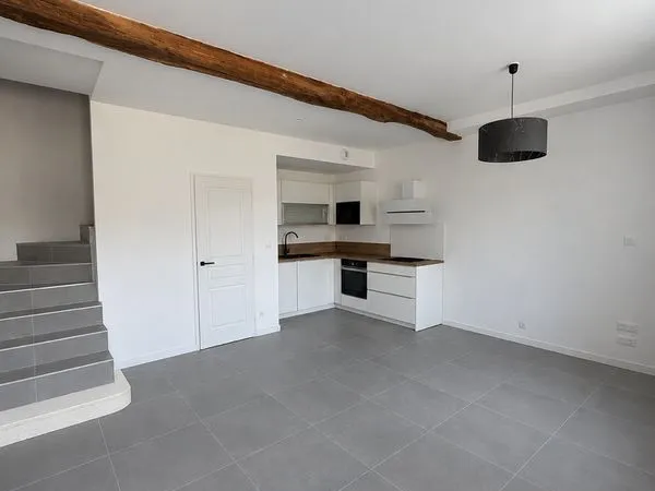 Maison de Village entièrement Rénovée