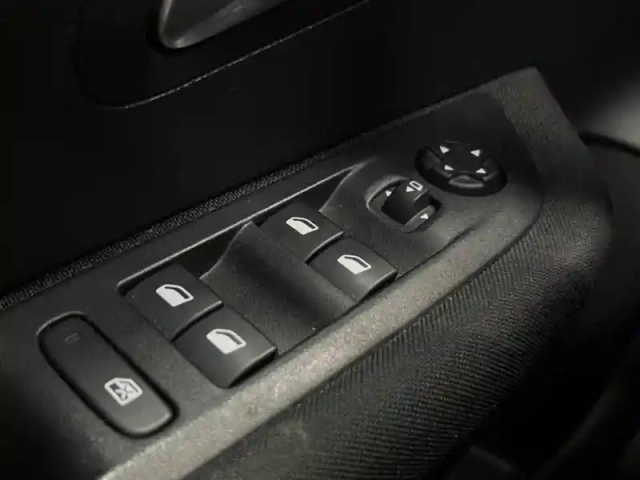 Peugeot 208 e- 136ch like — photo 7