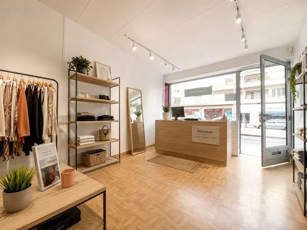 Commerce 2 pièces 37 m²