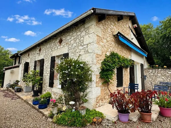 Cette maison, à la fois élégante et polyvalente, pourrait acc