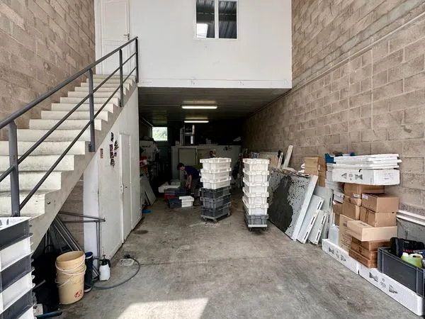ENTREPÔT À LOUER - 120 m²