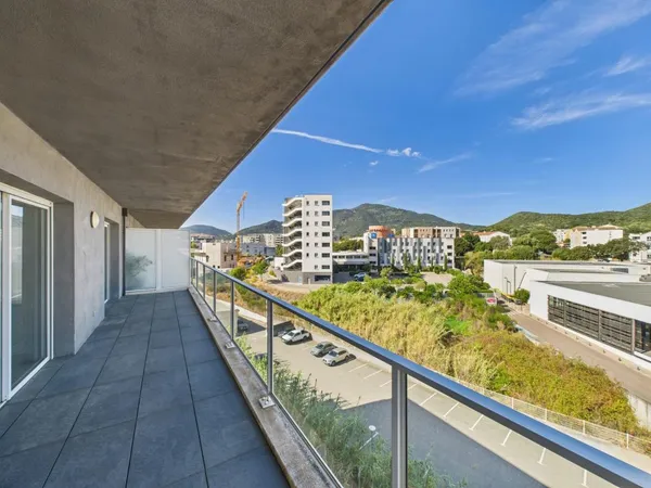 F3 A VENDRE AVEC GRANDE TERRASSE LA PALMERAIE