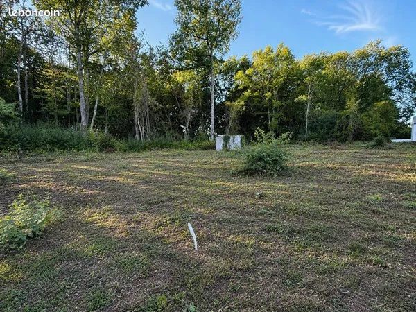 Terrain constructible 412 m² - Saint-Georges-des-Coteaux